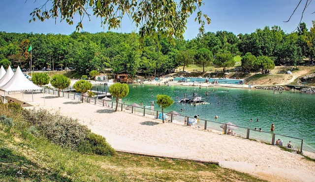 Monclar Escape With Tennis & Shared Pool