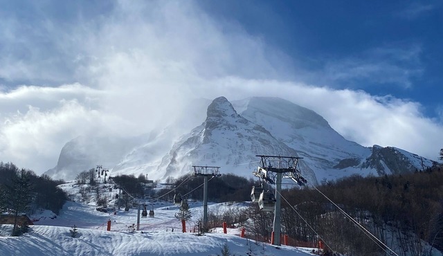 Mountain rental with view of the Ger opposite the historic village spa