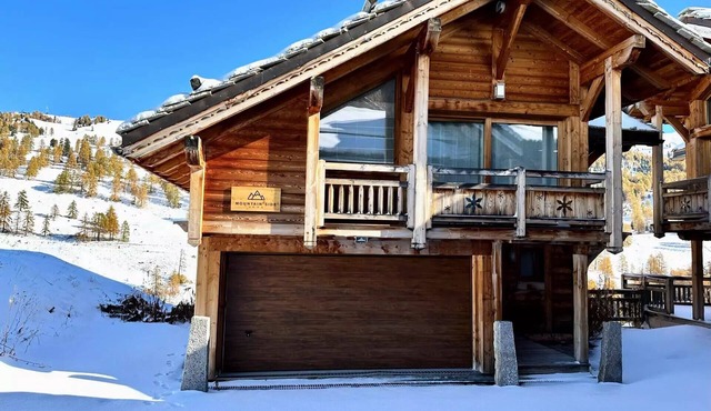 MOUNTAIN SIDE CHALET—All-Inclusive, 4-Star Rated