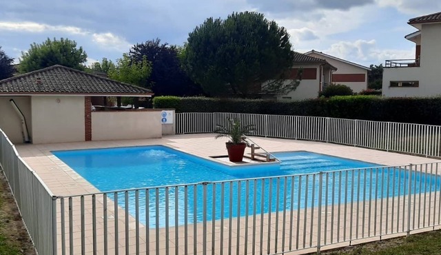 Nérac: 83-square-meter home in a secure, tree-lined residential complex. Three-bedroom duplex