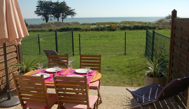 New 180 ° panoramic sea view studio on Quiberon bay and beach access