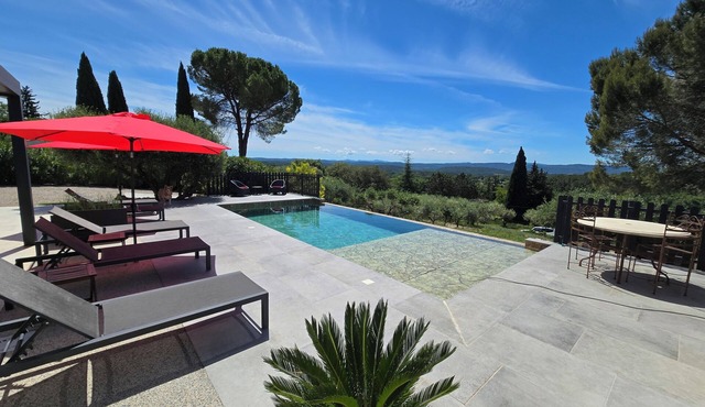 NEW accommodation, panoramic view, overflowing swimming pool, beautiful village
