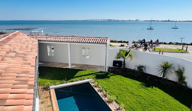New house on the Ile de Re at the edge of the ocean with breathtaking views!