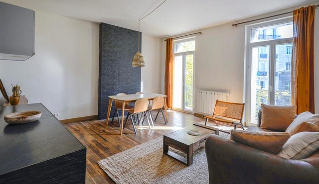 Nice 60m with balcony in Marseille
