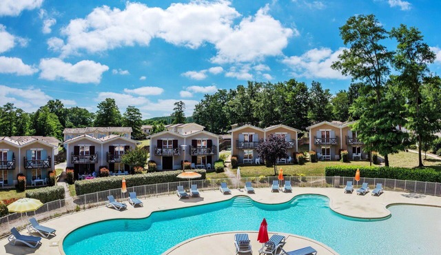 Nice apartment for 4 people with pool, WIFI, TV, balcony, pets allowed and parking