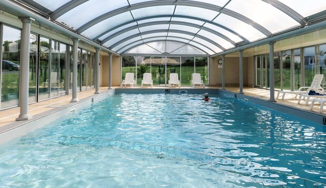 Nice apartment in villa for 6 people with pool, WIFI, TV, terrace and pets allowed
