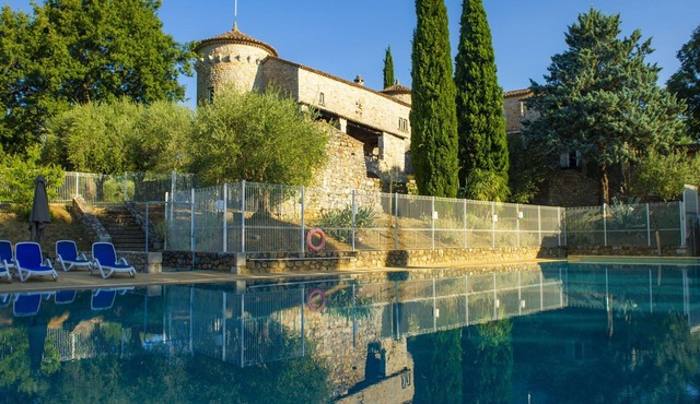 Nice apartment with pool, internet, TV, balcony, pets allowed, panoramic view and parking