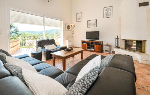 Nice Home In Ste-Anastasie-Sissole