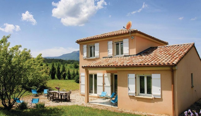 Nice home in Saint Roman