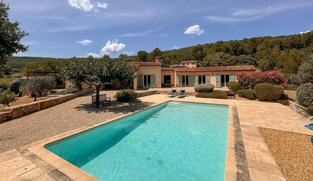 Nice home in Salernes