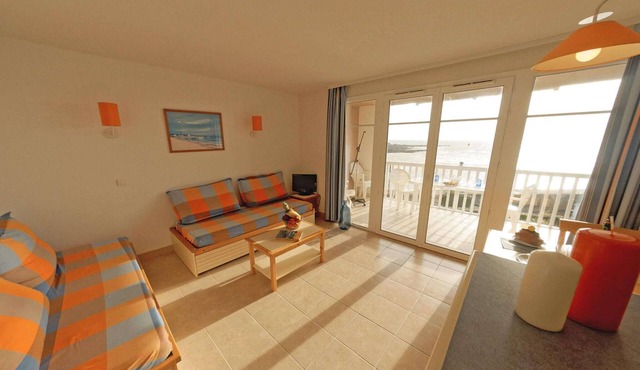 Oceanfront Escape for 7 in Audierne