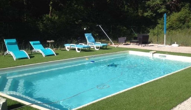 On the edge of a forest, in green Provence, with private swimming pool