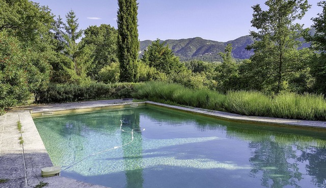 Oppede Nest - Independent studio for 2 people, quiet, with pool near Oppède