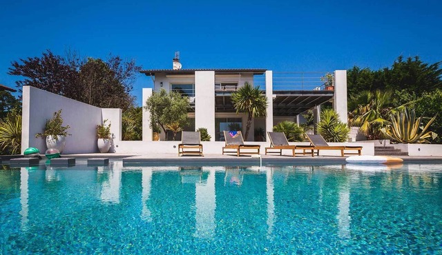 PANORAMA KEYWEEK Mountain View Villa, Fireplace, Pool and Sauna in Bidart