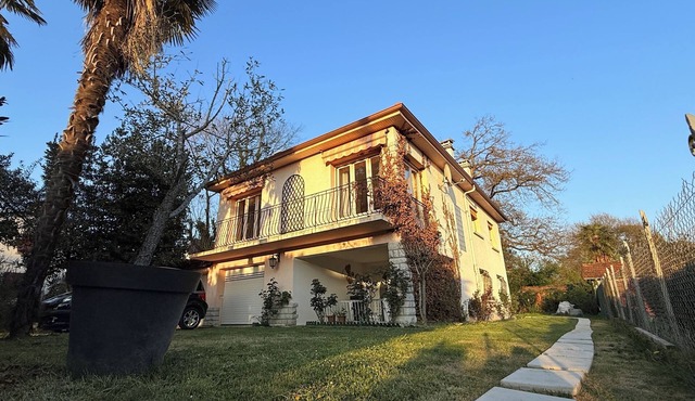 Peaceful family cocoon, garden and private parking