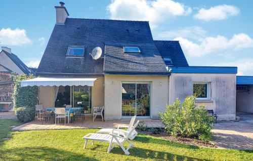 Pet Friendly Home In Locquénolé With Wifi
