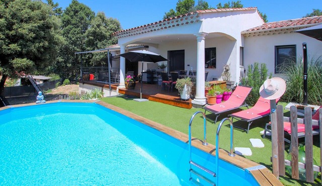 Pet friendly home in Regusse