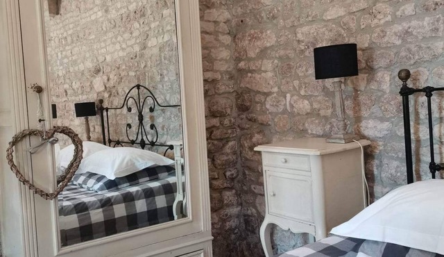 Pigeonnier - Traditional Farmhouse near La Rochelle. beaches 20 mins and a pool.