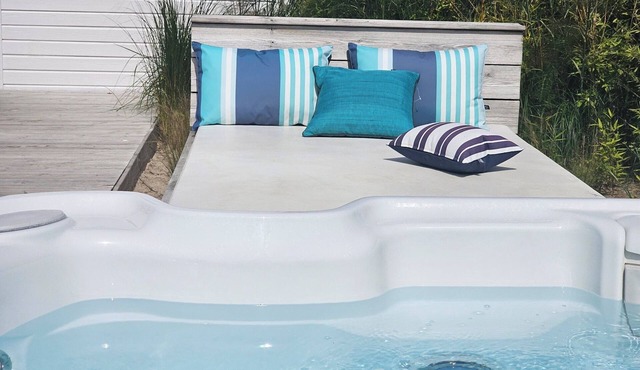 POOL & SPA - 5-Star ⭐️ Architect-Designed Villa at Amiets Beach in Cléder