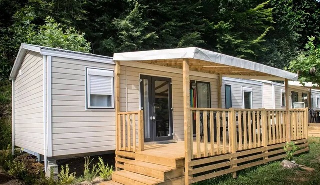 Prestige Cottage - 3 bedrooms - 2 bathrooms - Sleeps 6