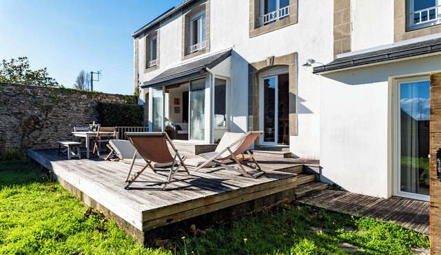 Pretty vacation home 8p. sea view and direct access to the beach of Trez Hir