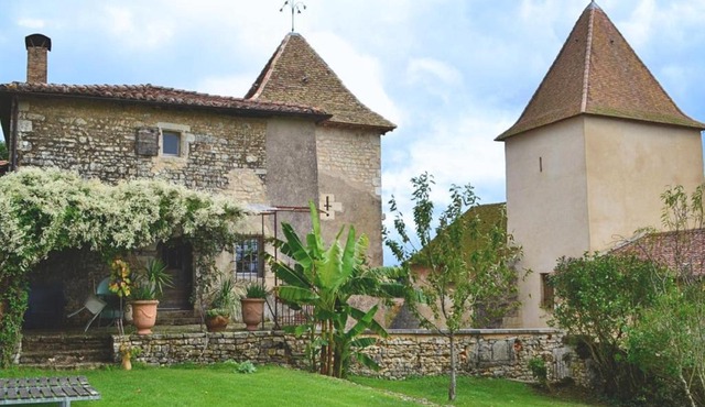Prieuré restauré avec jardin, charme ancien et commodités modernes, près de l’église à Beaulieu - FR-1-653-145