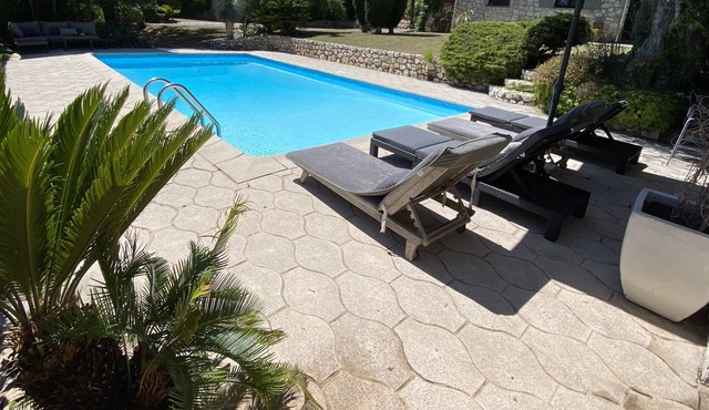 Private & comfortable stone villa with pool