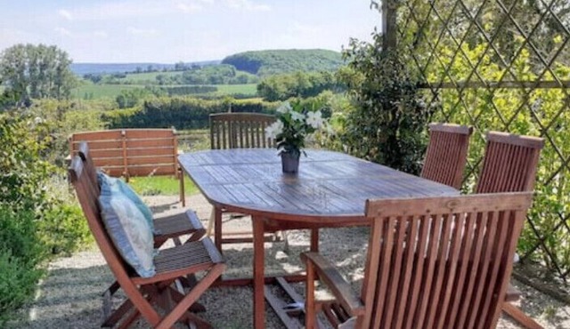 Private farmhouse for six in the countryside