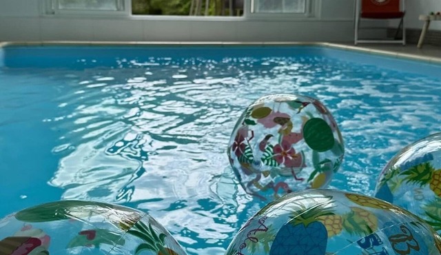 Private indoor heated swimming pool (salt) 29 degrees direct from the living room.