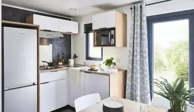 Privilege 4-Room Mobile Home for 6 People, Air-Conditioned + TV