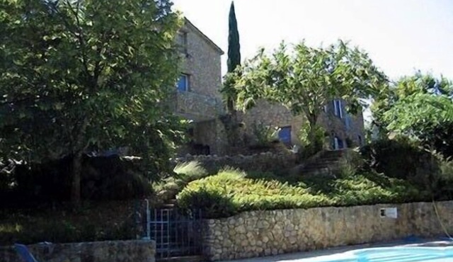 Provencal sheepfold, quiet, green setting, swimming pool open May 30-September 12