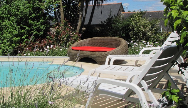 Quality Traditional Breton Gite ,Gomene - Heated Swimming Pool , Wi-Fi , Gardens