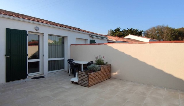 Quiet apartment with pool in Saint-Georges-d'Oléron