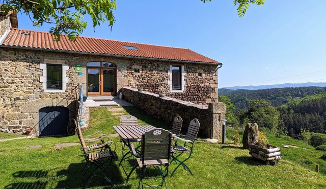Quiet cottage with disabled access, parking, pet-friendly