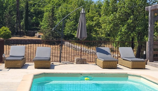 Quiet house with pool 🌳 ideal family 4 persons