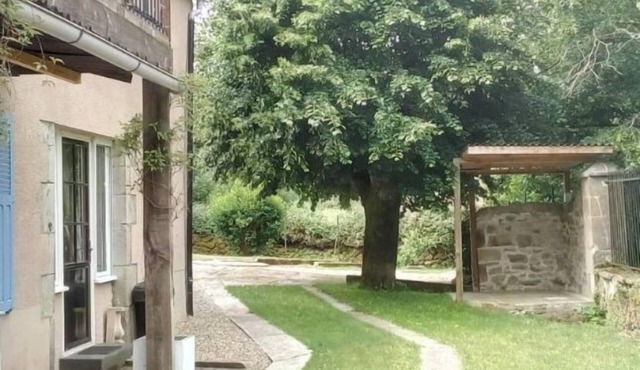 Quiet house in the pretty village of Saignes between Sancy and Puy Mary