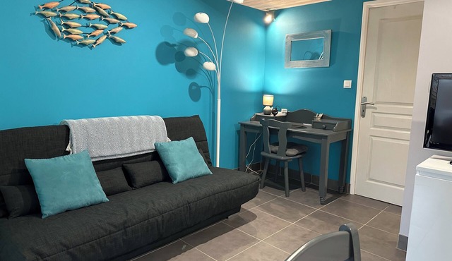 Quiet vacation in small house with enclosed garden (Saturday to Saturday)