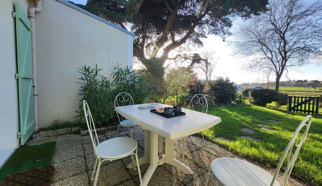 Renovated house near the sea with 2 pools, parking, pets allowed