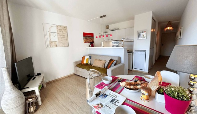 Renovated apartment with Wi-Fi and air conditioning in Port Grimaud