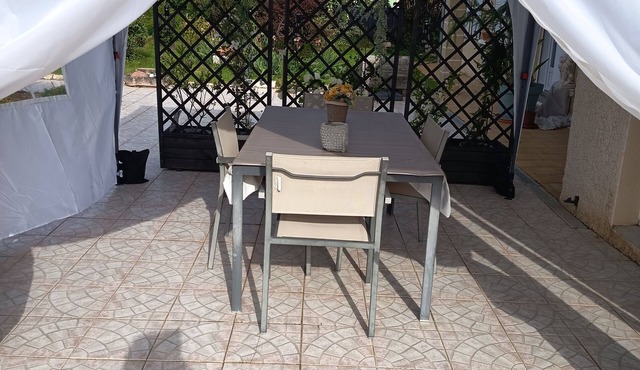 Renovated studio with private terrace - Bright veranda - Port-des-Barques