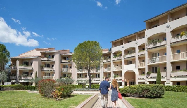 Résidence Les Grands Pins * a stone's throw from the town center and the Spa des Thermes