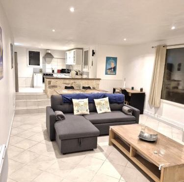 rez de villa confort & grand extérieur