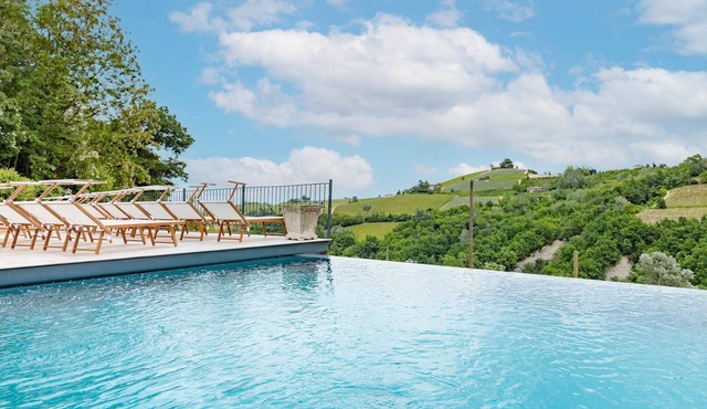 Romantic & Comfy Studio Overlooking Langhe Hills in Cassinasco