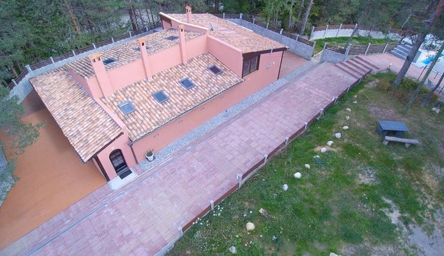 Romantic-Huntinglodge-en-Provence *