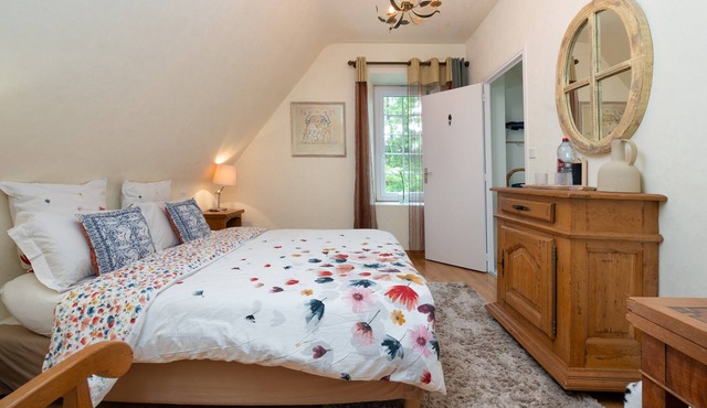 Room 'Chambre Campagne' with Shared Pool, Shared Terrace and Wi-Fi