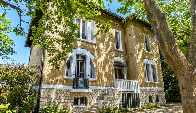 Room in private villa, charm, comfort, near Velodrome & beaches-Private parking lot