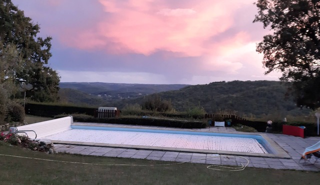 Rooms overlooking the garden with a beautiful view, available for rent as a whole or separately