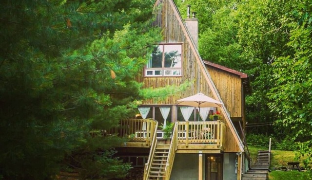 Rustic A-Frame with Hot Tub, Fire pit, and BBQ. in Greater Sudbury