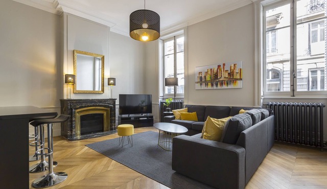 Sala - 100m² - 2 bedrooms rental - near Bellecour