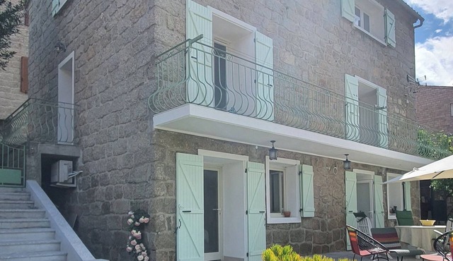 SARTENE, BEAUTIFUL 52m2 APARTMENT ON PRIVATE GARDEN GROUND,
